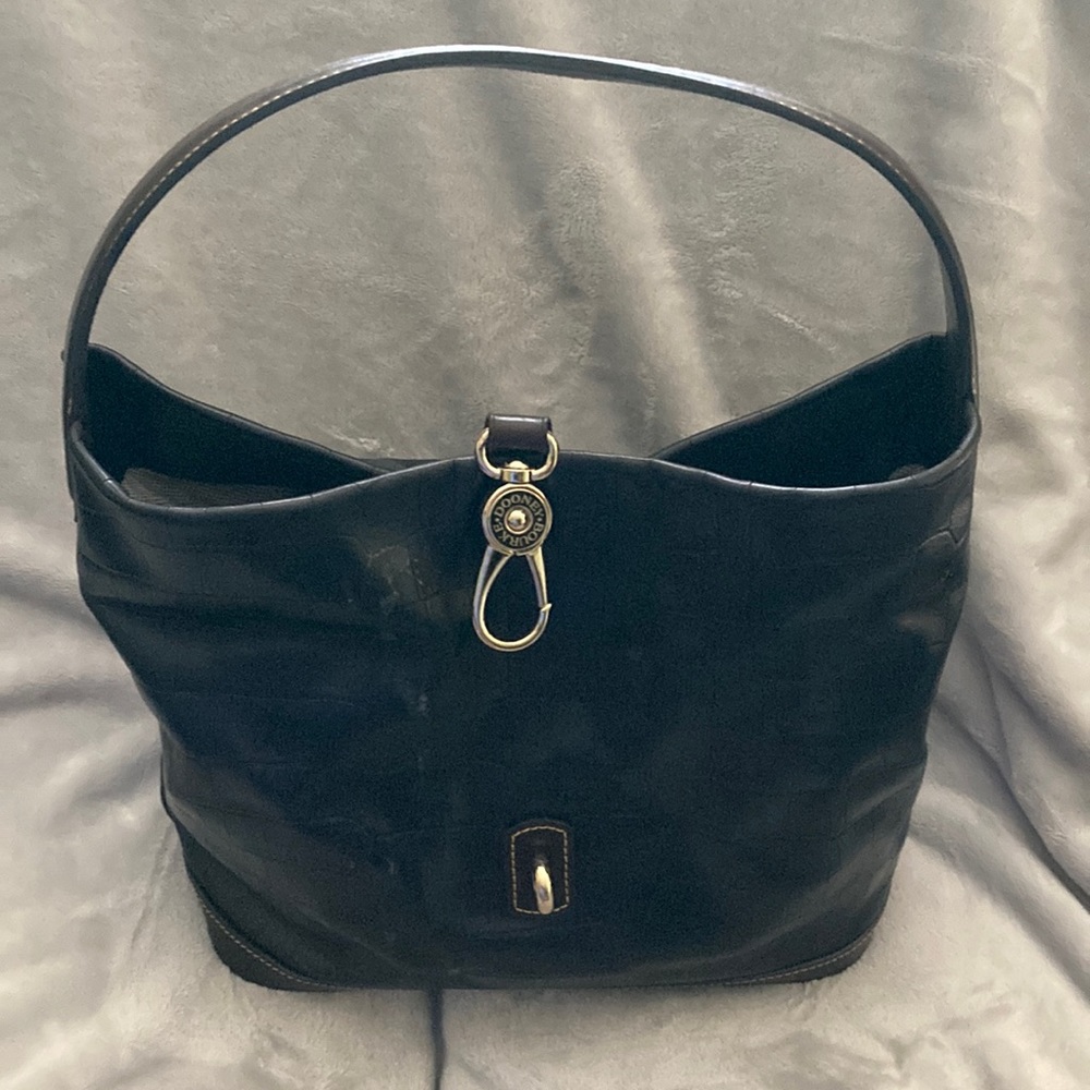 Dooney&Bourke large hobo hand bag. Black with tan stitching. Metal feet.